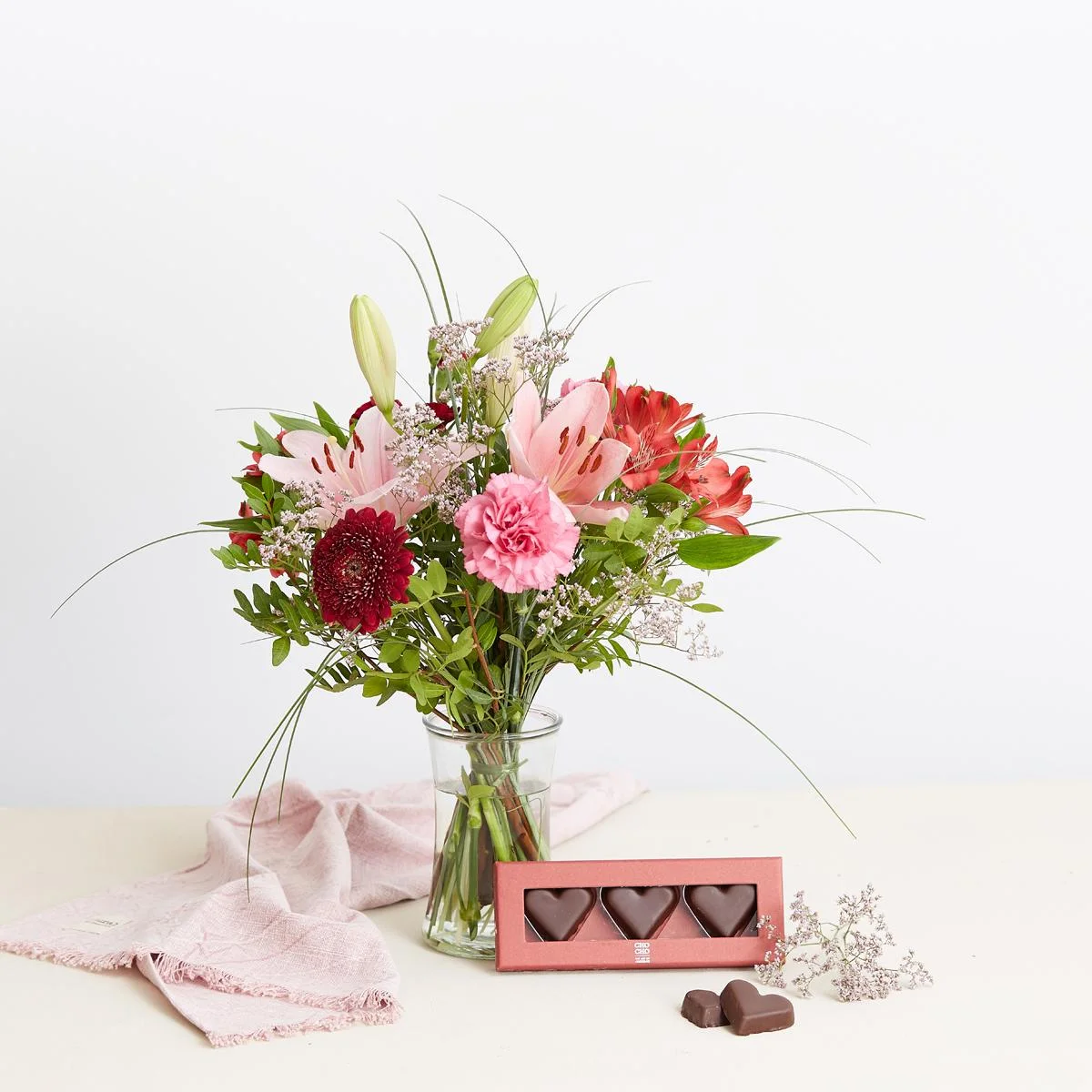 Den helt rigtige til Valentin med vase og marcipanhjerter
